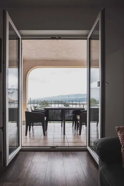 Holiday apartment with sea view, air conditioning and close to the beach - Image 1