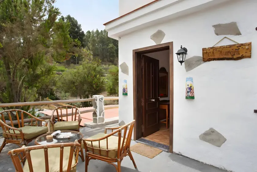 Maison avec jardin, piscine et internet haut débit | Vue jardin - Image 1