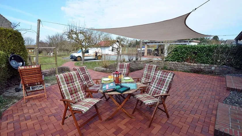 Fully equipped holiday apartment with terrace & barbeque | Garden view - Image 1