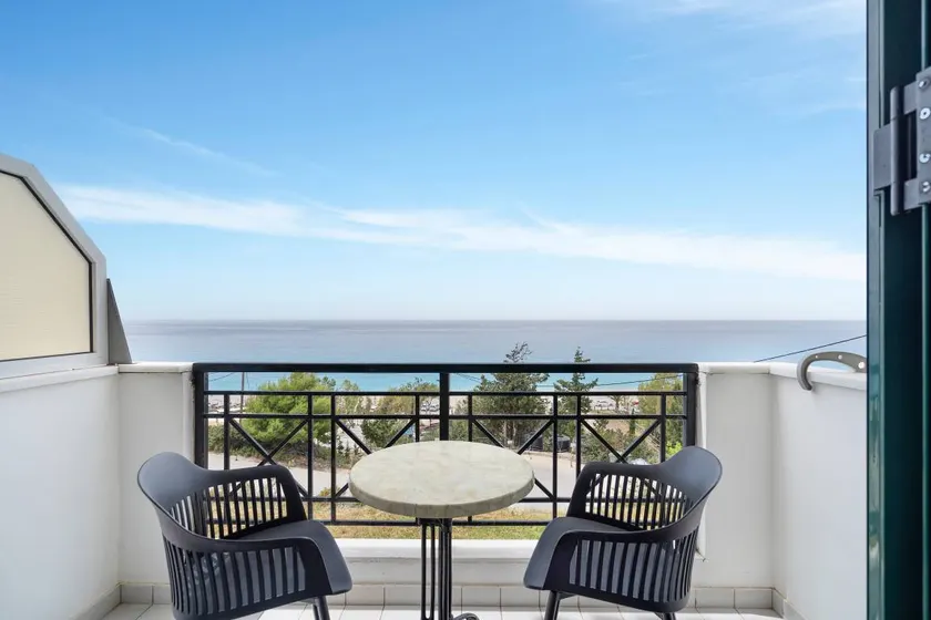 Studio avec piscine et jardin | Vue mer - Image 1