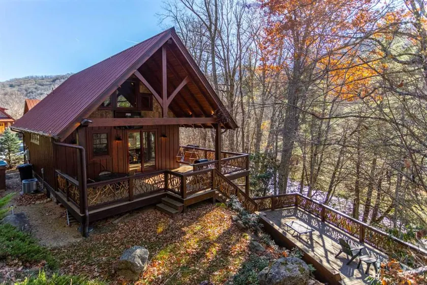 River Sound Cabin At Eagles Nest - Image 1