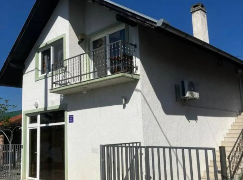 Lotus Pearl Lake Retreat Apartments - One Bedroom Apartment with Terrace and Sauna - Image 1