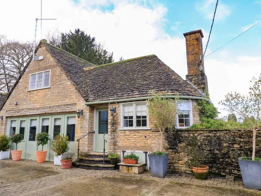 Cottage with garden - Image 1