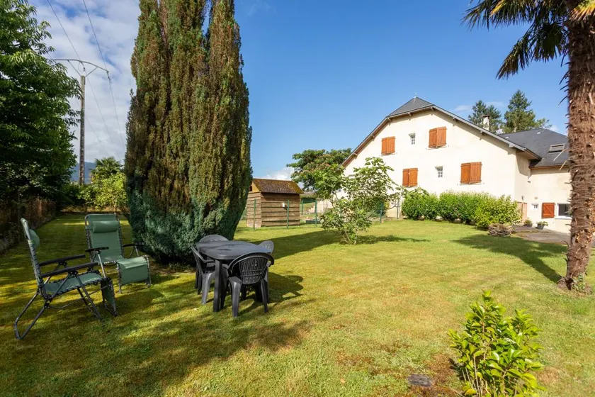 Appartement avec barbecue, jardin et terrasse | Vue jardin - Image 1