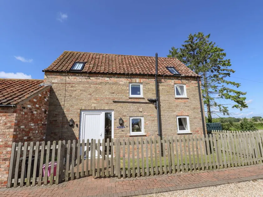 Cottage with garden - Image 1