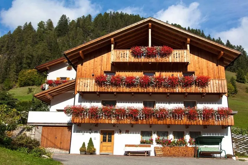 Holiday home with terrace - Image 1