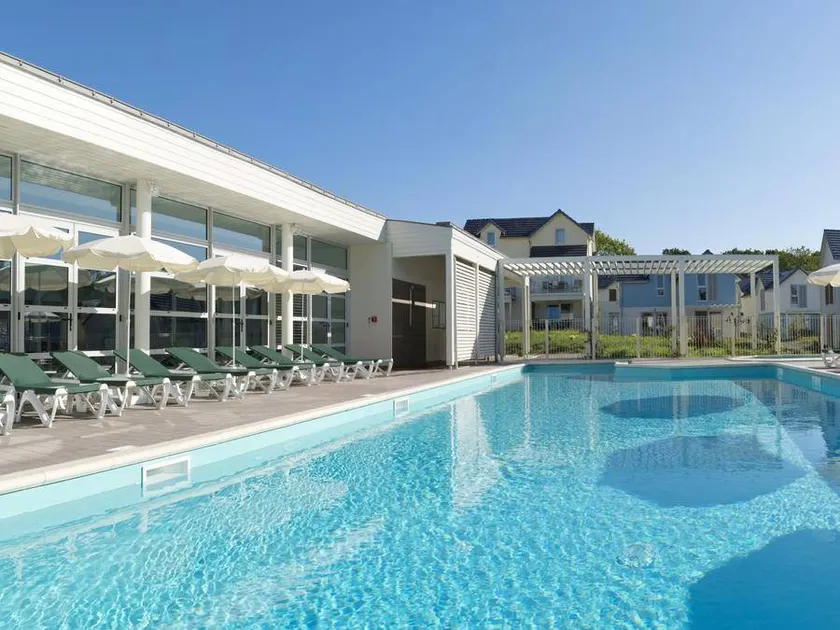 Holiday apartment with heated pool - Image 1