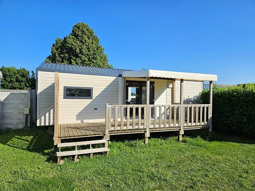 Mobile home with sauna, terrace & hot tub - Image 1