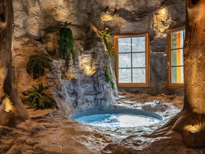 Holiday apartment with hot tub, terrace & garden | Mountain view - Image 1