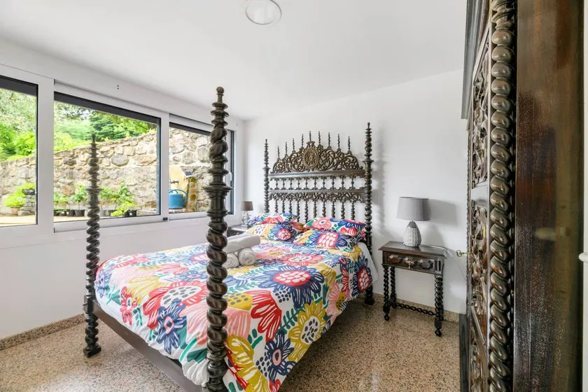 Dedicated room with BBQ, pool & garden - Image 1