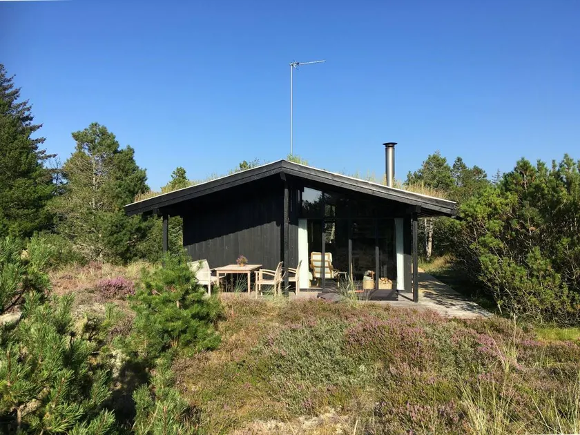 Holiday home with terrace & garden | Suitable for remote work - Image 1