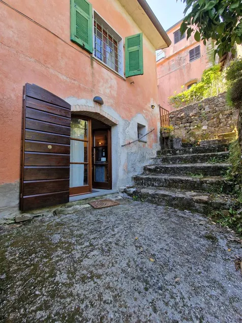 Accogliente Appartamento con Giardino e WiFi Gratuito in Lunigiana sulla via Francigena. - Image 1