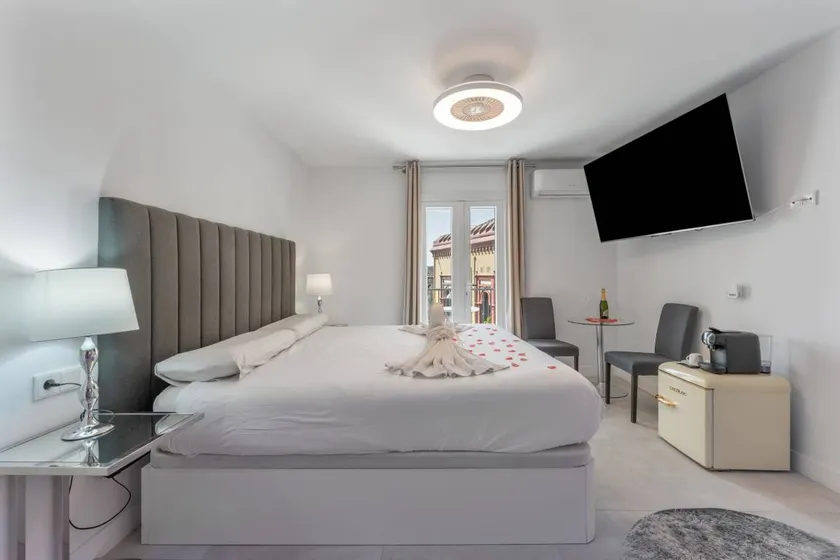Bed & breakfast con idromassaggio e piscina - Image 1