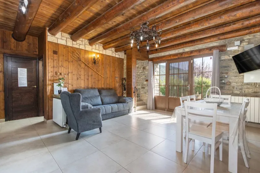 Voll ausgestattetes Ferienhaus mit Terrasse, Garten und Grill | Bergblick | Haustiere erlaubt - Image 1