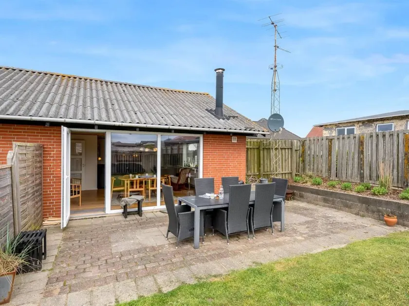 Family-oriented pleasant holiday home with garden | Close to the beach | Pets are welcome - Image 1