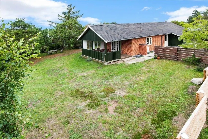 Holiday home with terrace & barbecue - Image 1