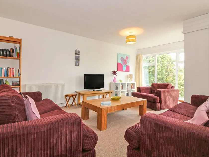 Cottage with pool & garden - Image 1