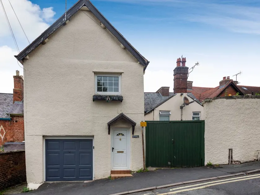 Fully equipped cottage - Image 1
