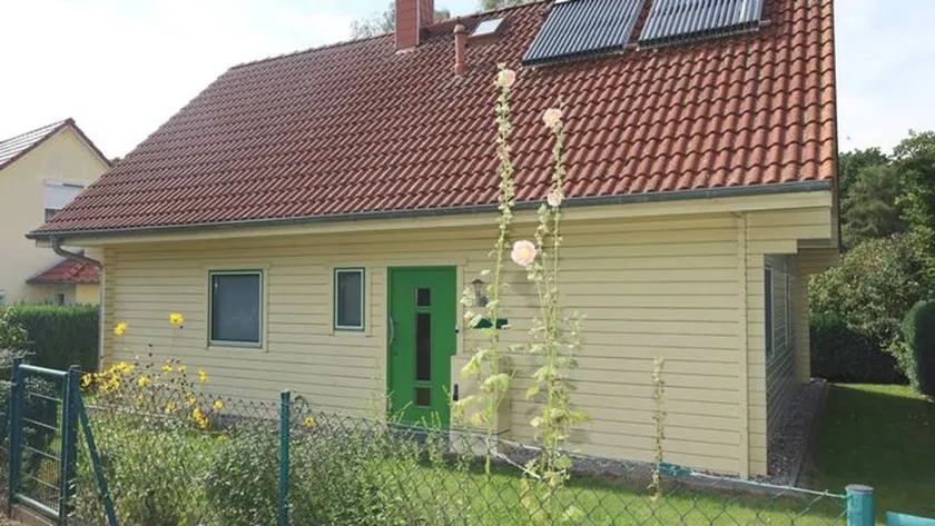 Child-friendly holiday home with barbecue, terrace & garden - Image 1