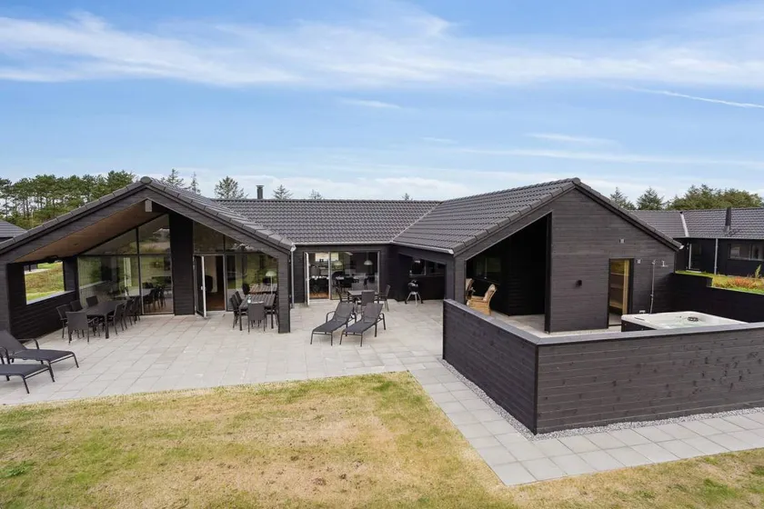 Fully equipped house with barbecue, terrace & sauna | Pet-friendly - Image 1