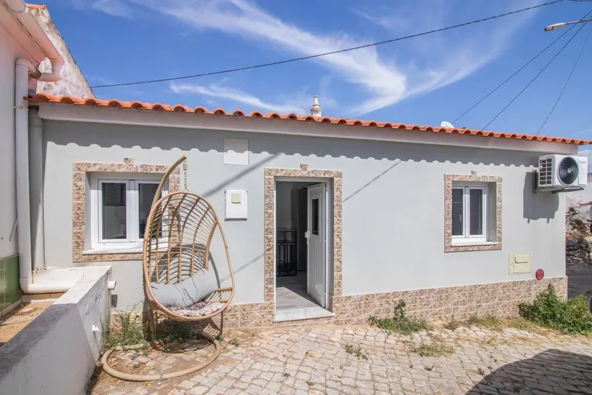 Charming house with terrace - Image 1