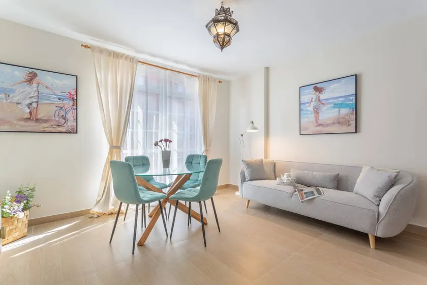Appartement de vacances avec terrasse et internet haut débit | Vue ville | Idéal pour le télétravail - Image 1