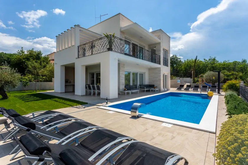 Villa with private pool, sauna & terrace | Water view - Image 1