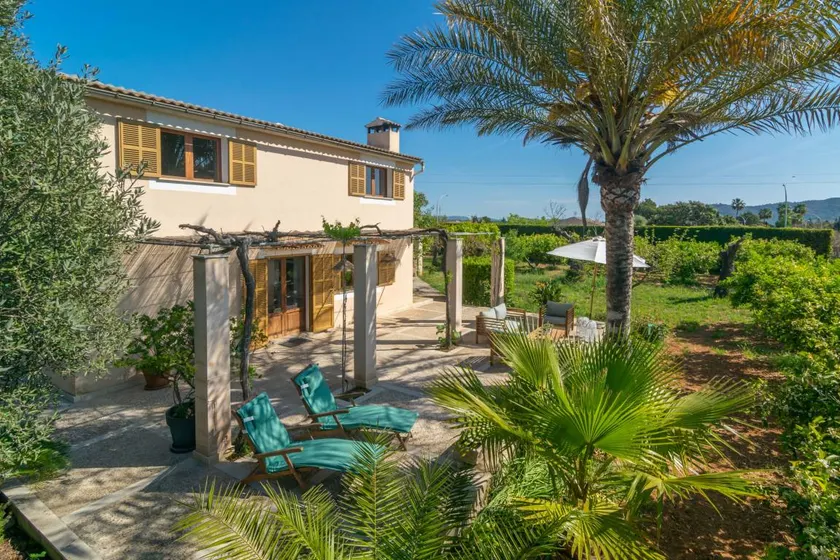 Children-friendly wonderful house with garden, barbecue & terrace - Image 1