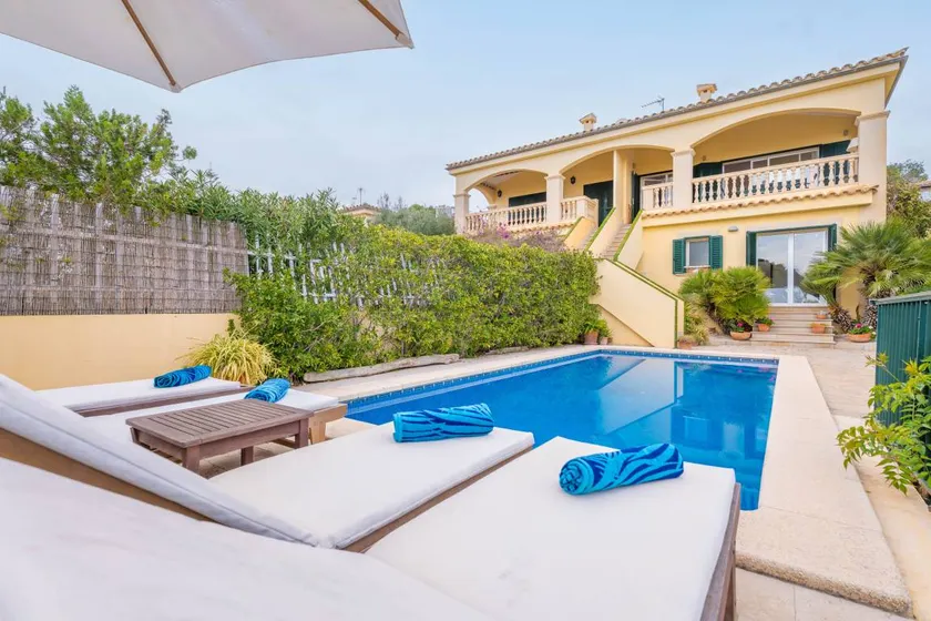 Villa with private pool, garden & terrace - Image 1