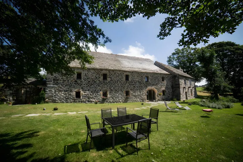 Cottage with hot tub | Garden view - Image 1