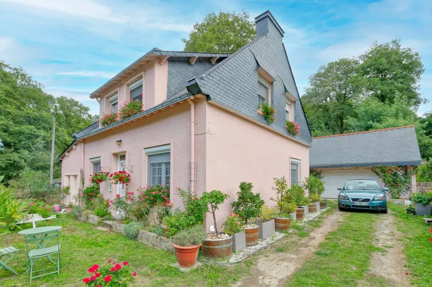 Lovely bed & breakfast with garden - Image 1