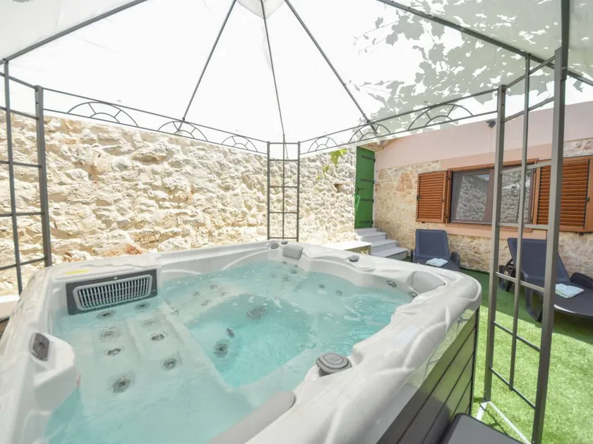 Charming house with garden, terrace & jacuzzi | Next to the beach - Image 1