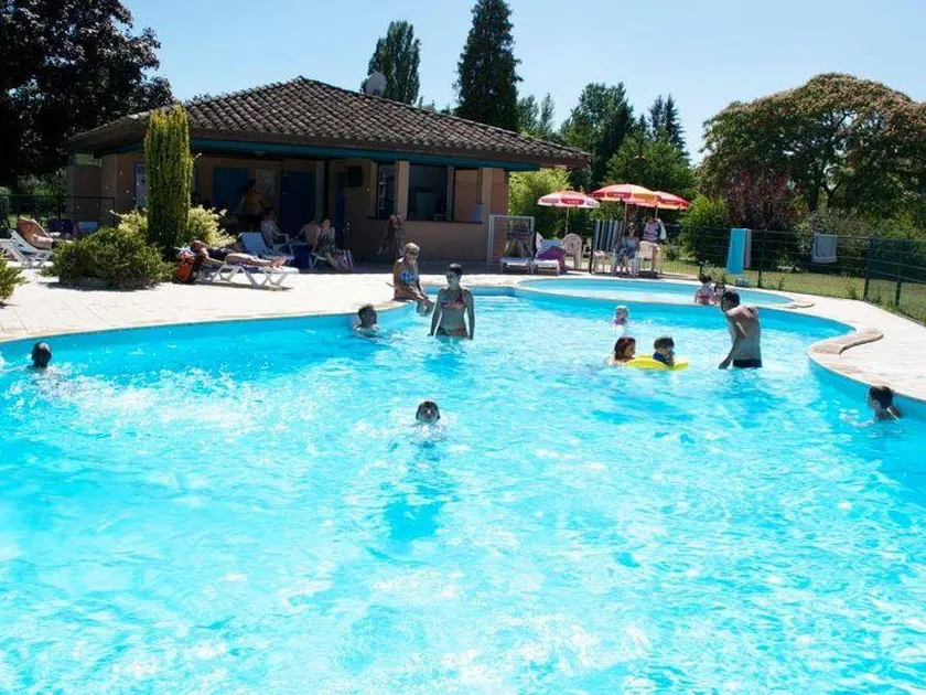 Tent with pool - Image 1
