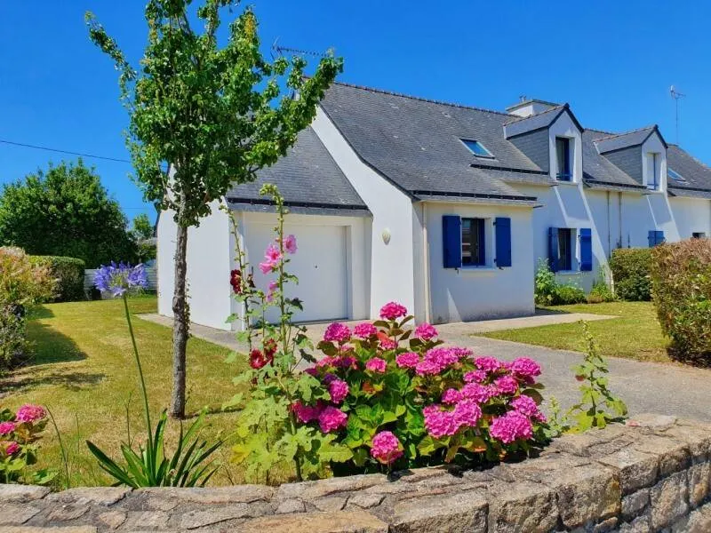 House with terrace, BBQ & garden - Image 1