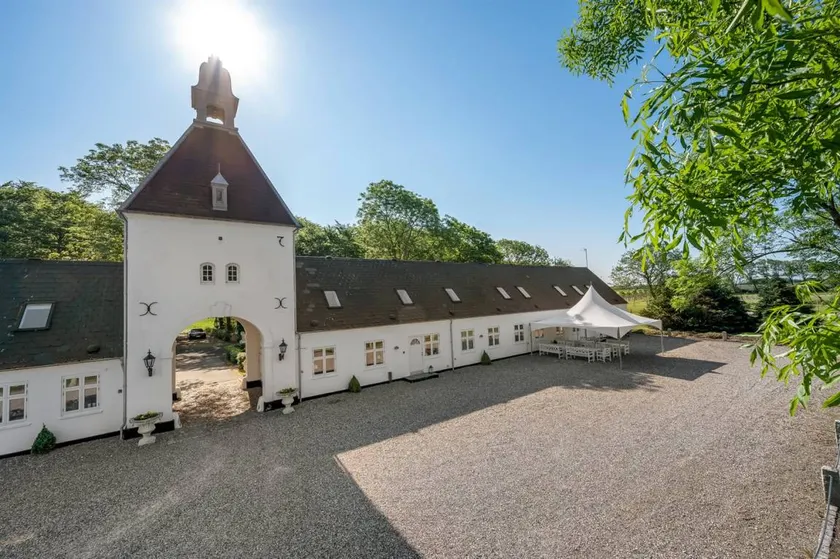 Child-friendly ample holiday apartment with sauna, terrace & hot tub - Image 1