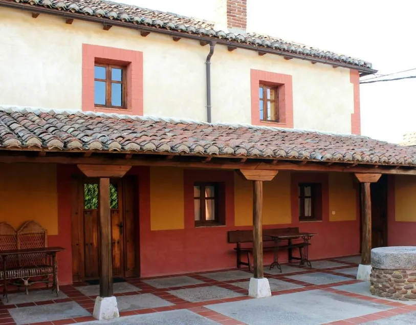 Rural House 'Del Recaudador' in the Heart of Palencia - Image 1