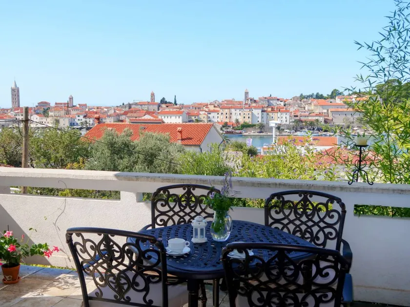 Holiday apartment with garden | Sea view - Image 1