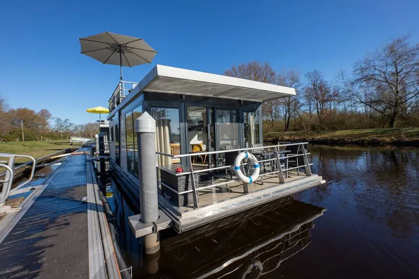 Hausboot 5 Seekönig. Naturnah und auf dem Wasser. - Image 1