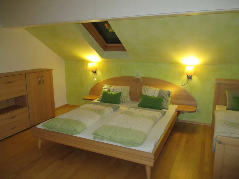 Family-oriented big flat with pool, barbecue & garden | Mountain view - Image 1