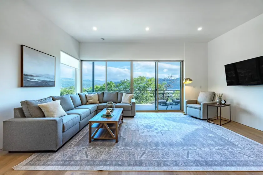 Holiday home with BBQ | Water view - Image 1