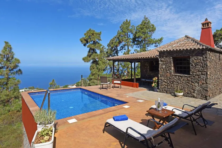 Maison avec barbecue, jardin et piscine privée - Image 1