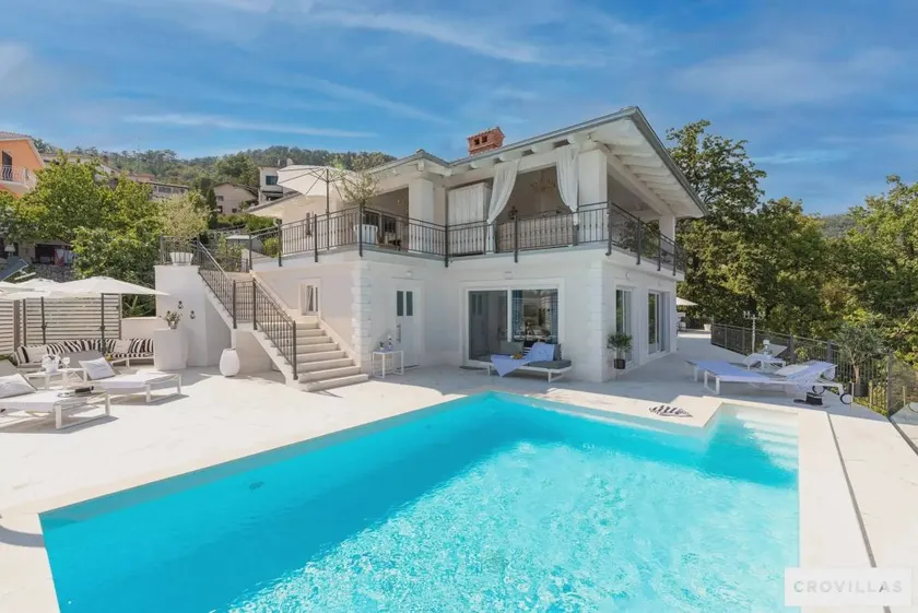 Villa | Water view - Image 1