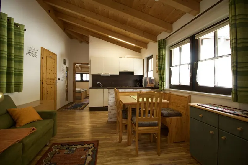 Flat with terrace - Image 1