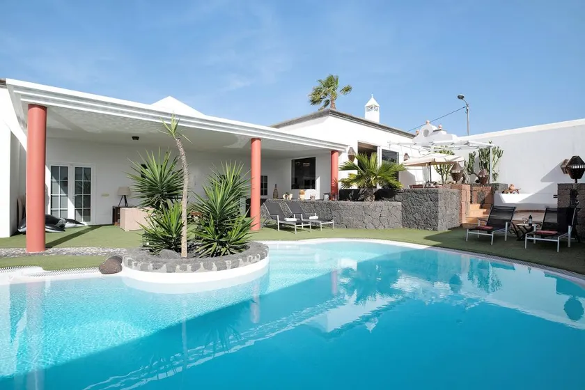 Voll ausgestattetes Ferienhaus mit privatem Pool, Whirlpool und schnellem Internet | Bergblick | Ideal für Homeoffice - Image 1