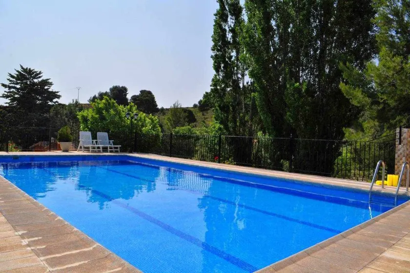 Holiday home with barbeque, pool & garden - Image 1