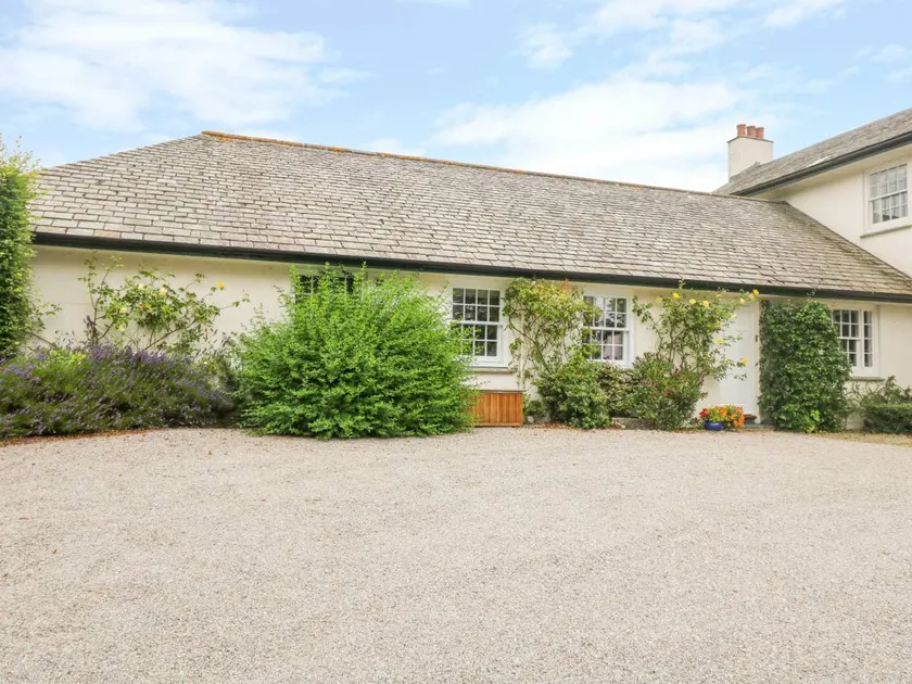 Family-oriented charming cottage with garden | Beach view - Image 1