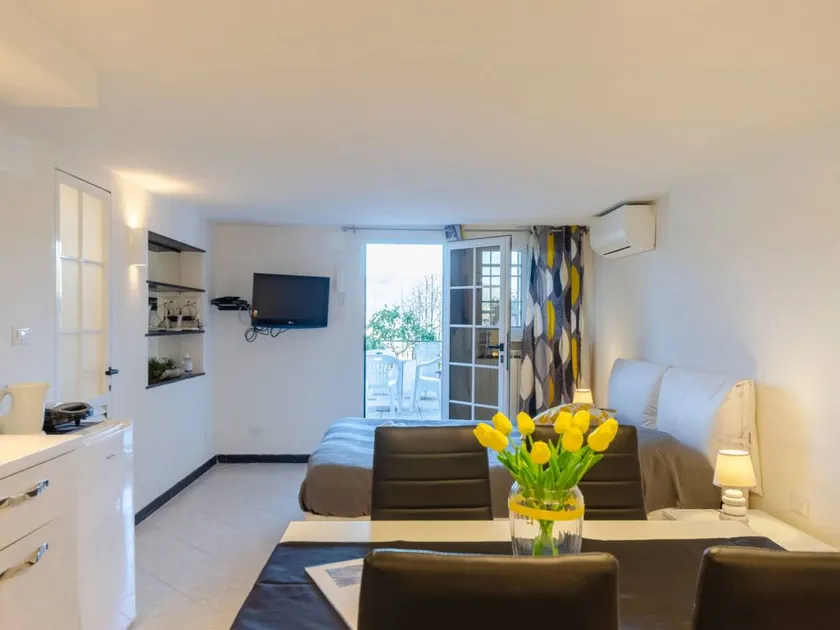 Einzimmerwohnung mit Terrasse und Blick auf den Berg - Image 1