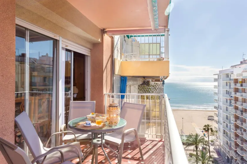 Appartement avec internet haut débit et terrasse | Vue ville - Image 1
