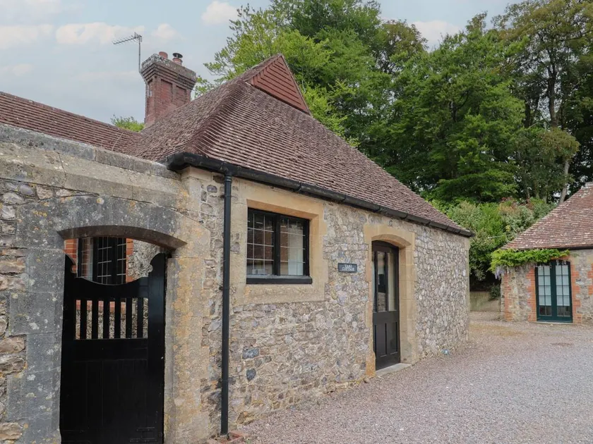 Child-friendly cottage with garden - Image 1
