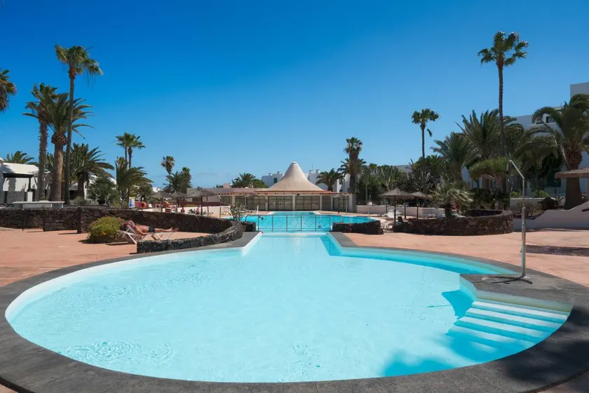 Fully equipped lovely house with pool, garden & terrace | Beach view - Image 1